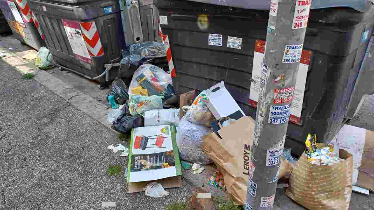 Emergenza rifiuti a Roma: il rallentamento nella raccolta è foriero di un pericoloso effetto domino i cui effetti sono tangibili