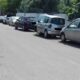 auto in attesa di essere riparate su via Fornara