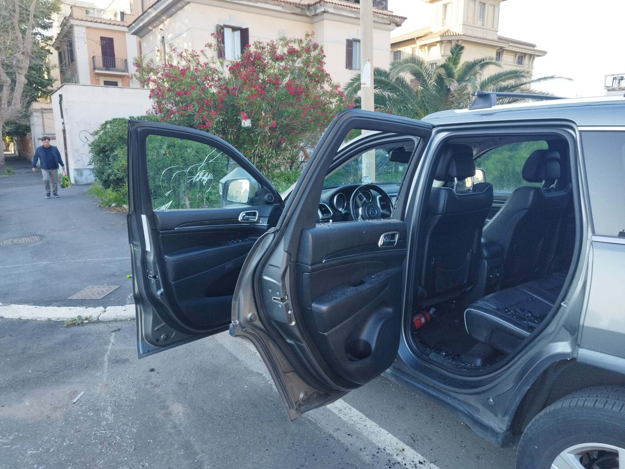 auto vandalizzata ostia