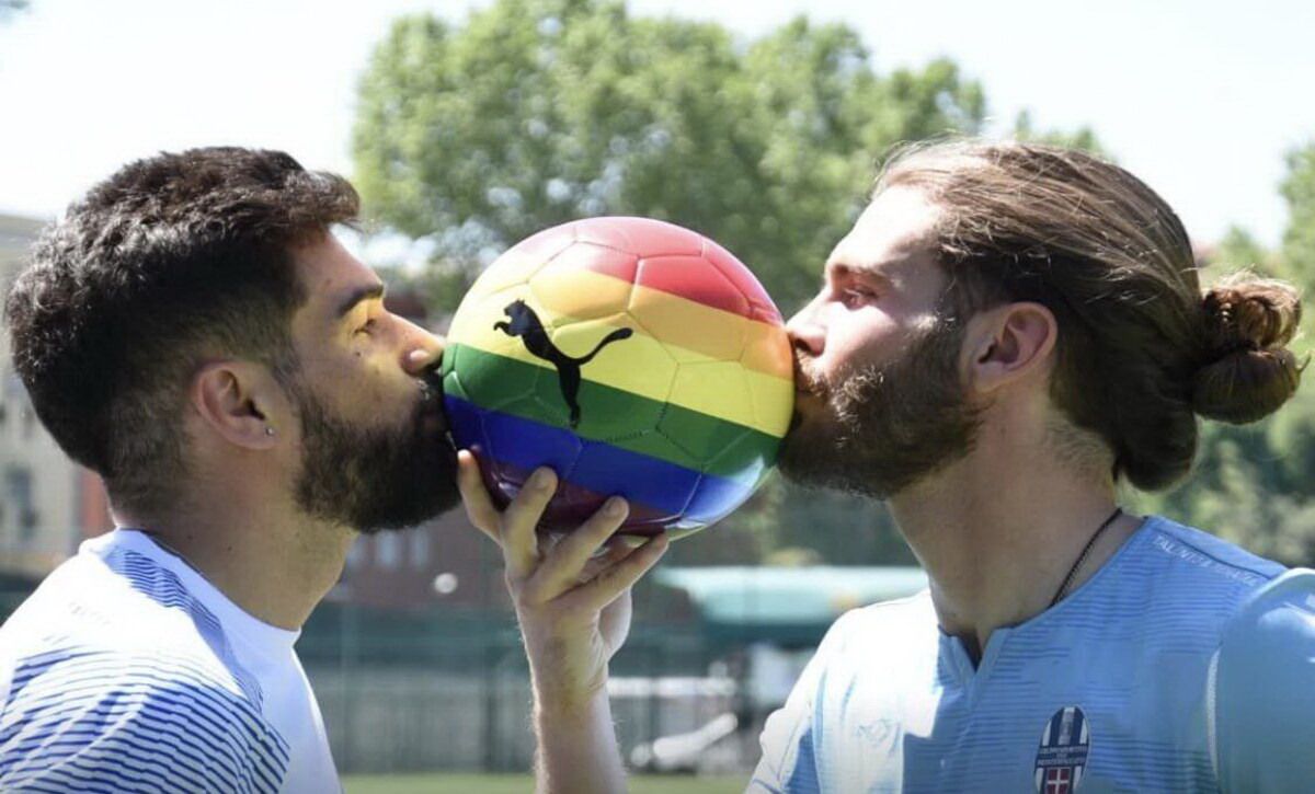 chi ama il pallone batte l'omofobia
