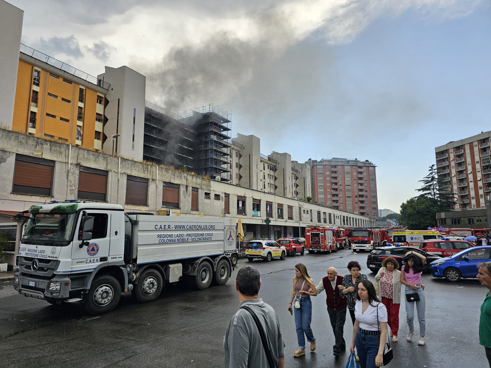 esplosione e incendio a Colli Aniene