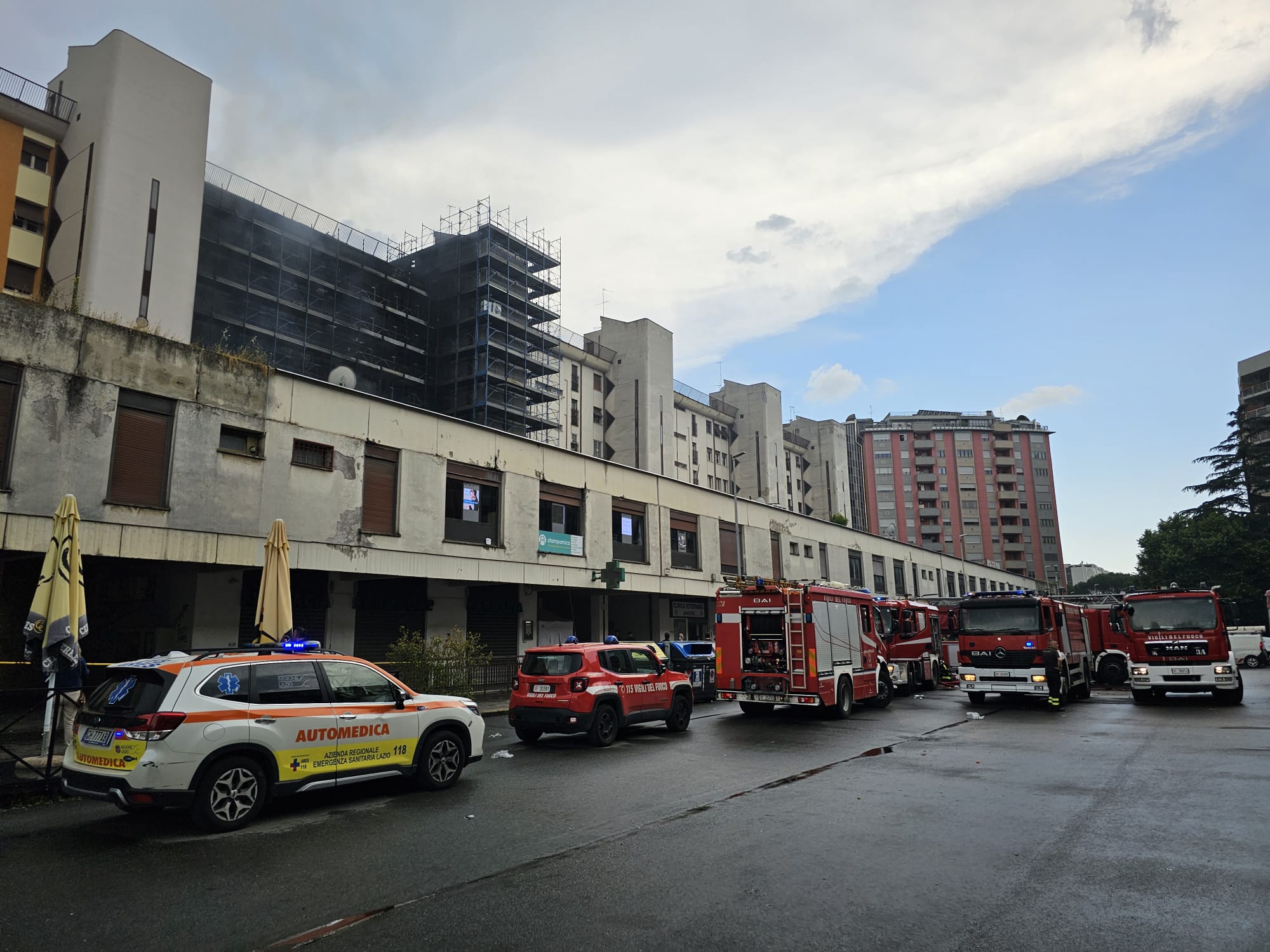 esplosione e incendio a Colli Aniene