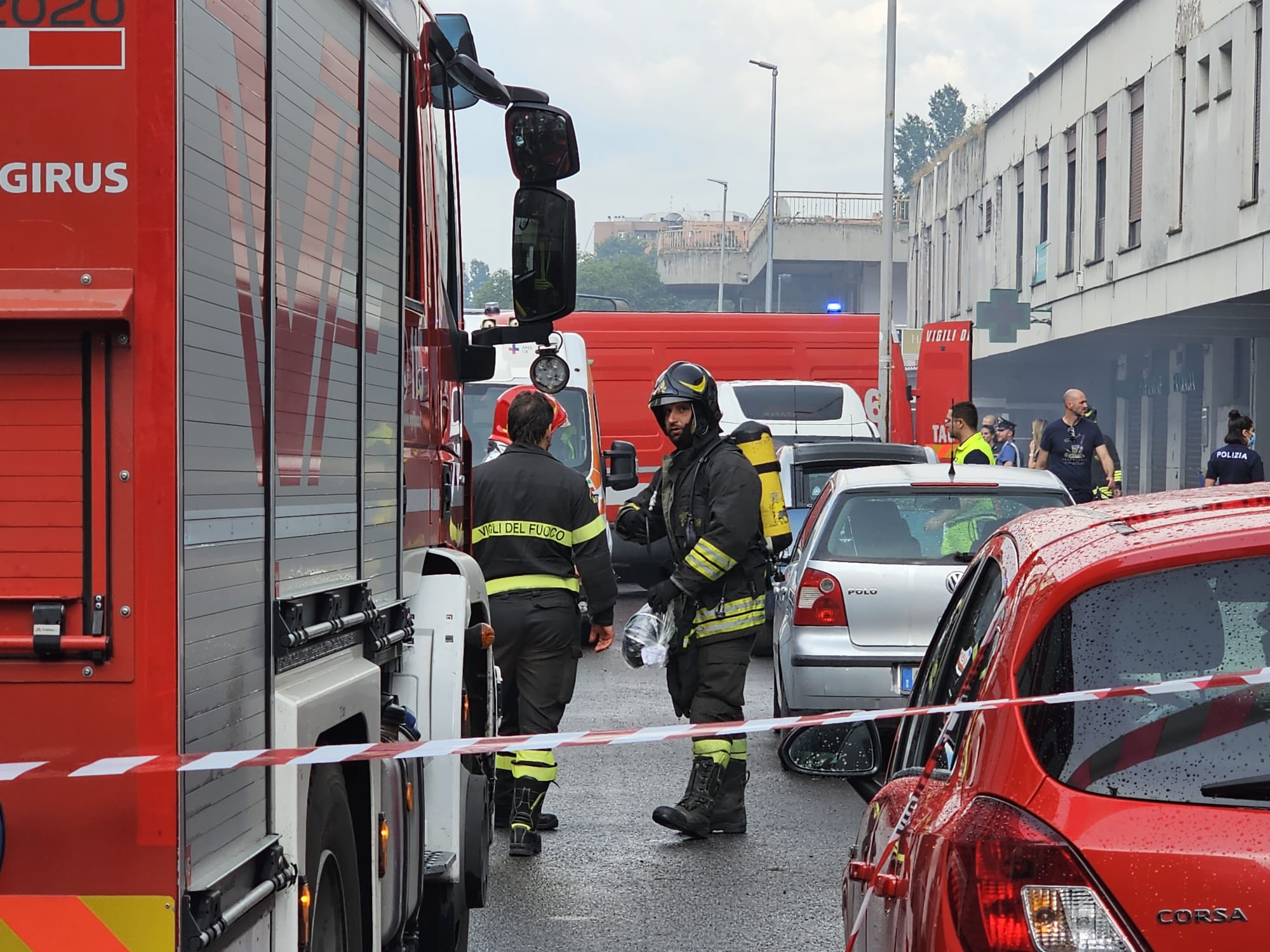 esplosione e incendio a Colli Aniene