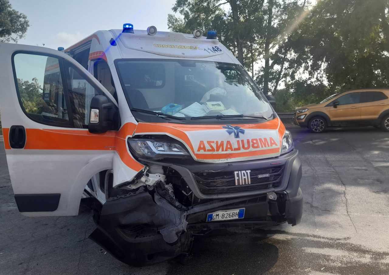 Incidente auto ambulanza Ardea