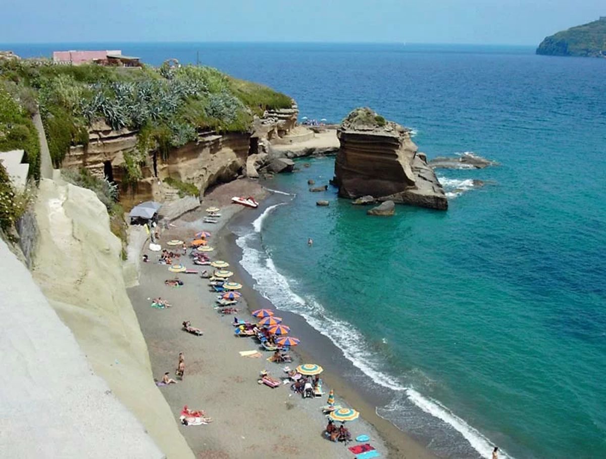 Ventotene tra le spiagge più belle del Lazio