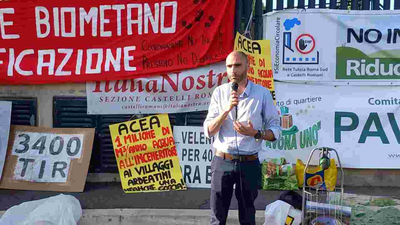 Adriano Zuccalà alla protesta contro l'inceneritore di Roma