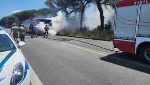 Bus in fiamme a Ciampino