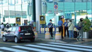 Due denunce per tentato furto, sanzioni per 4500 euro e due ordini di allontanamento sono stati comminati ieri dai carabinieri.