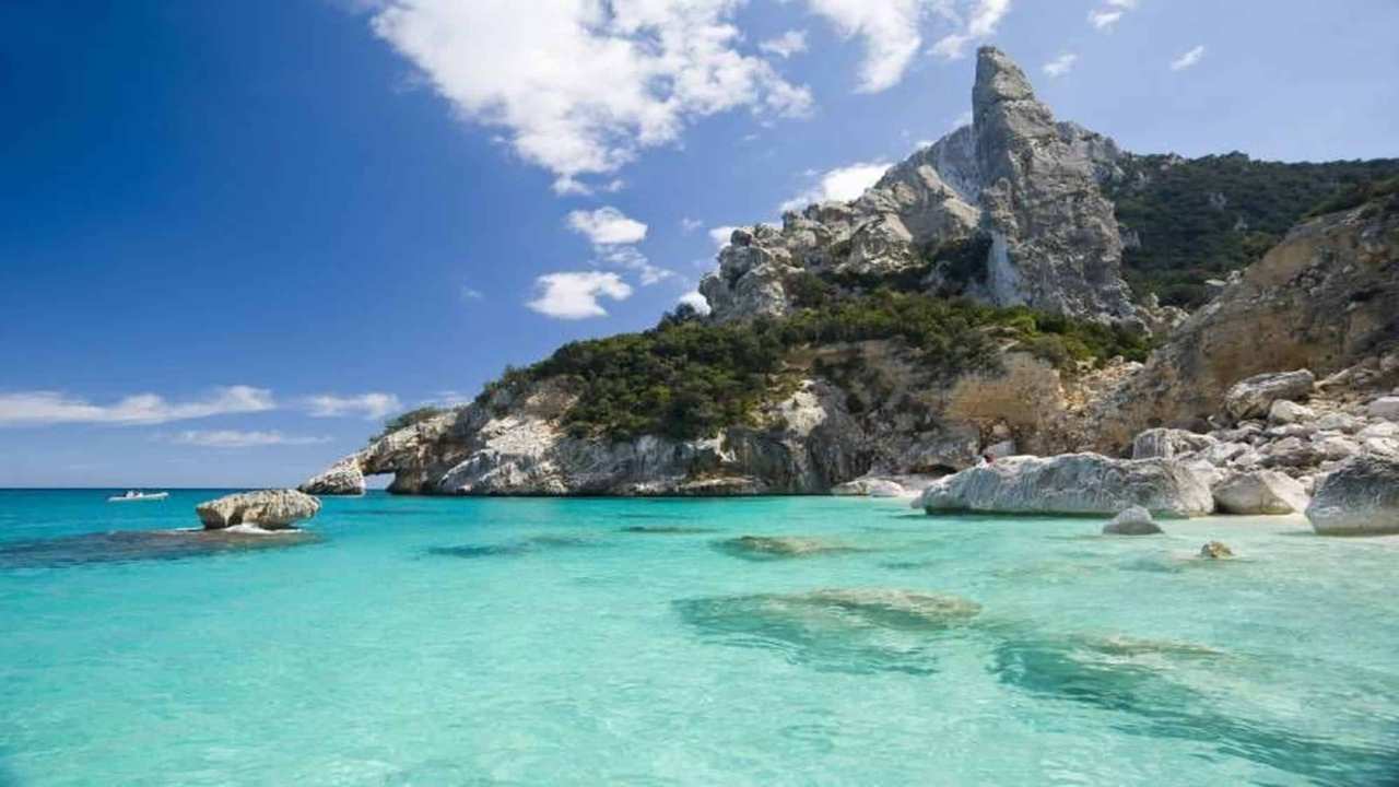 La casa editrice australiana Lonely Planet stila una speciale classifica delle cinque spiagge italiane più belle.