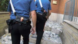 Ubriaco, l'ha dapprima minacciata con un coltello e poi, l'ha violentata: paura per una donna, 35enne peruviano arrestato dai carabinieri