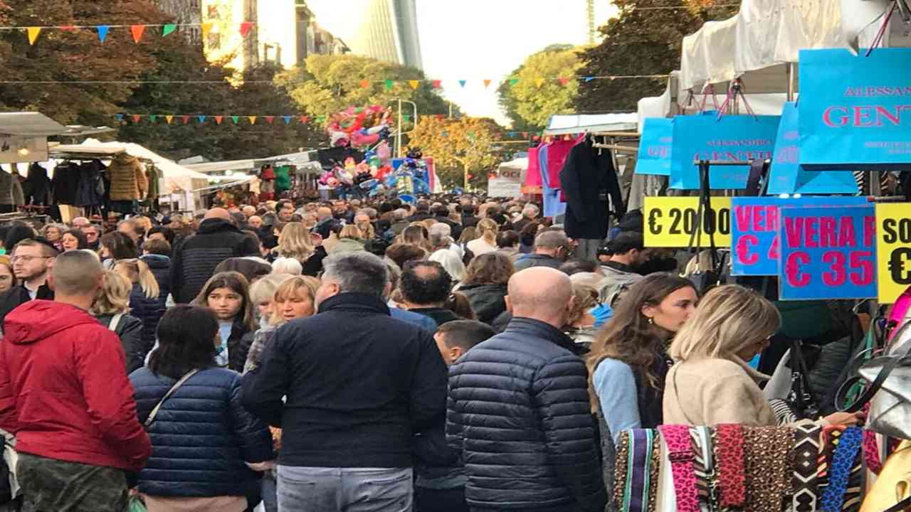 Lo show itinerante "Gli Ambulanti di Forte dei Marmi" questo fine settimana arriva ad Ostia e Ladispoli: l'evento e gli orari