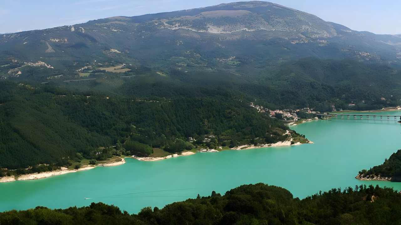 Lago maestoso