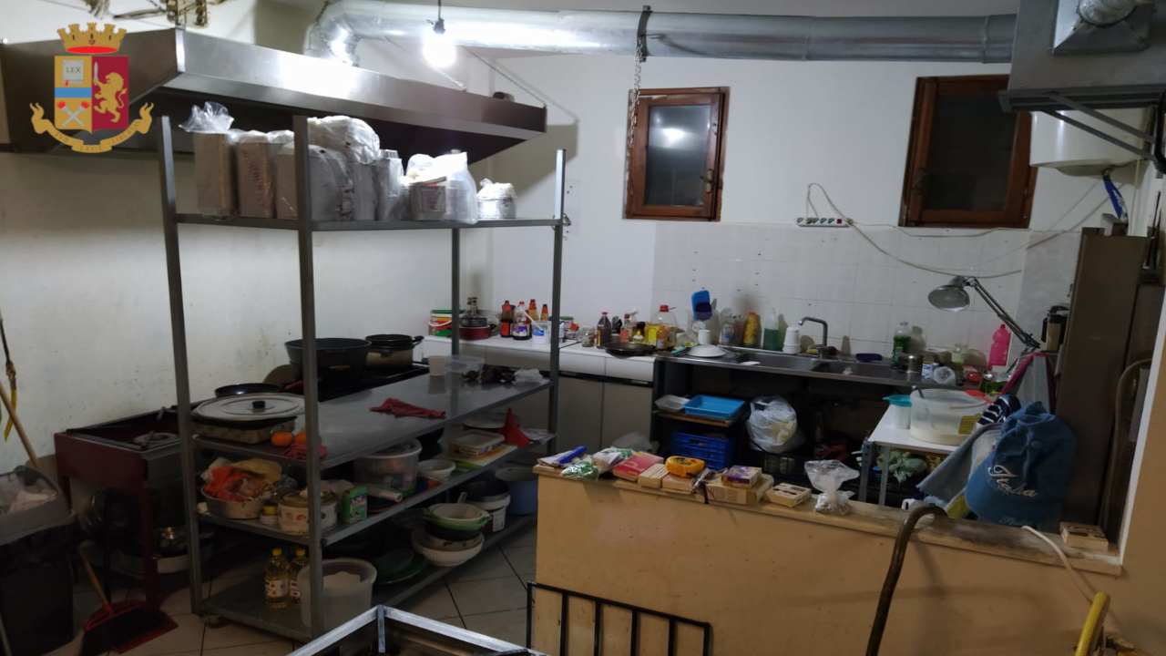 Chiuso un locale abusivo in via san Zefferino Papa a Roma. Condizioni igieniche pessime e lavoratori irregolari.