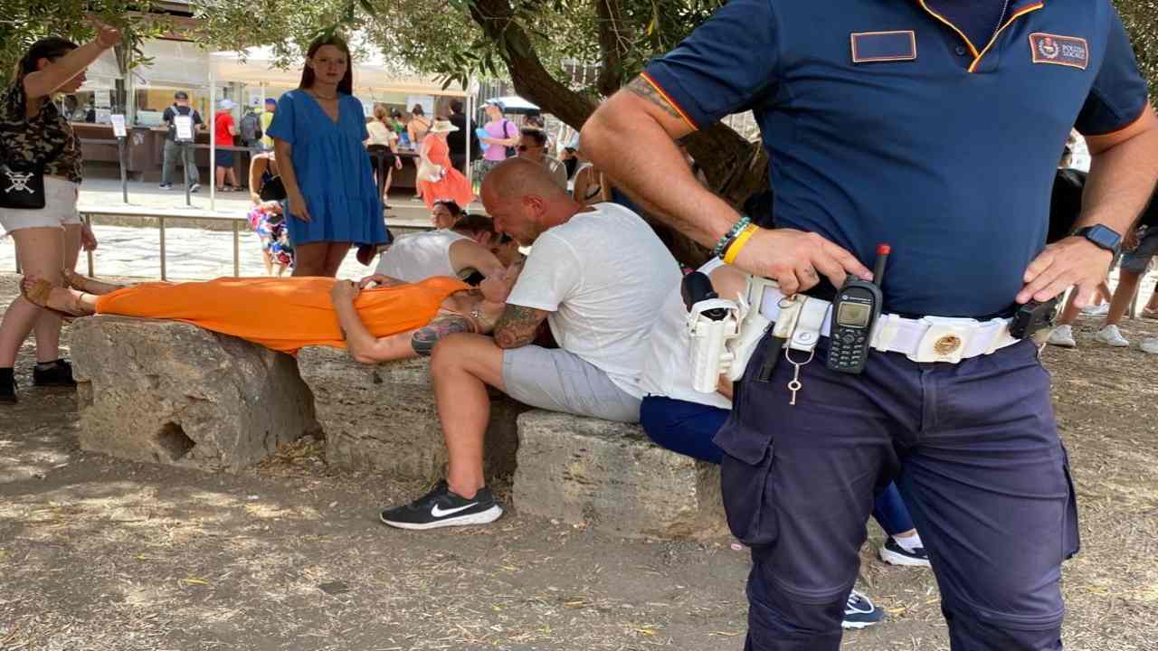 Tre le richieste di intervento effettuate nel primo pomeriggio di oggi al Colosseo per malori dovuti al caldo. La denuncia del Sulpl