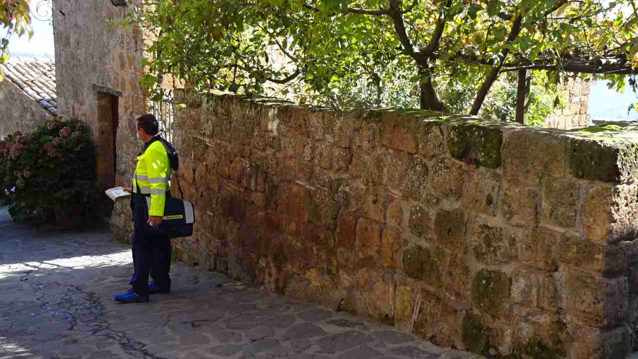 Il servizio Poste Delivery Web permette da oggi, anche per i cittadini di Viterbo e provincia, di spedire comodamente i propri bagagli.