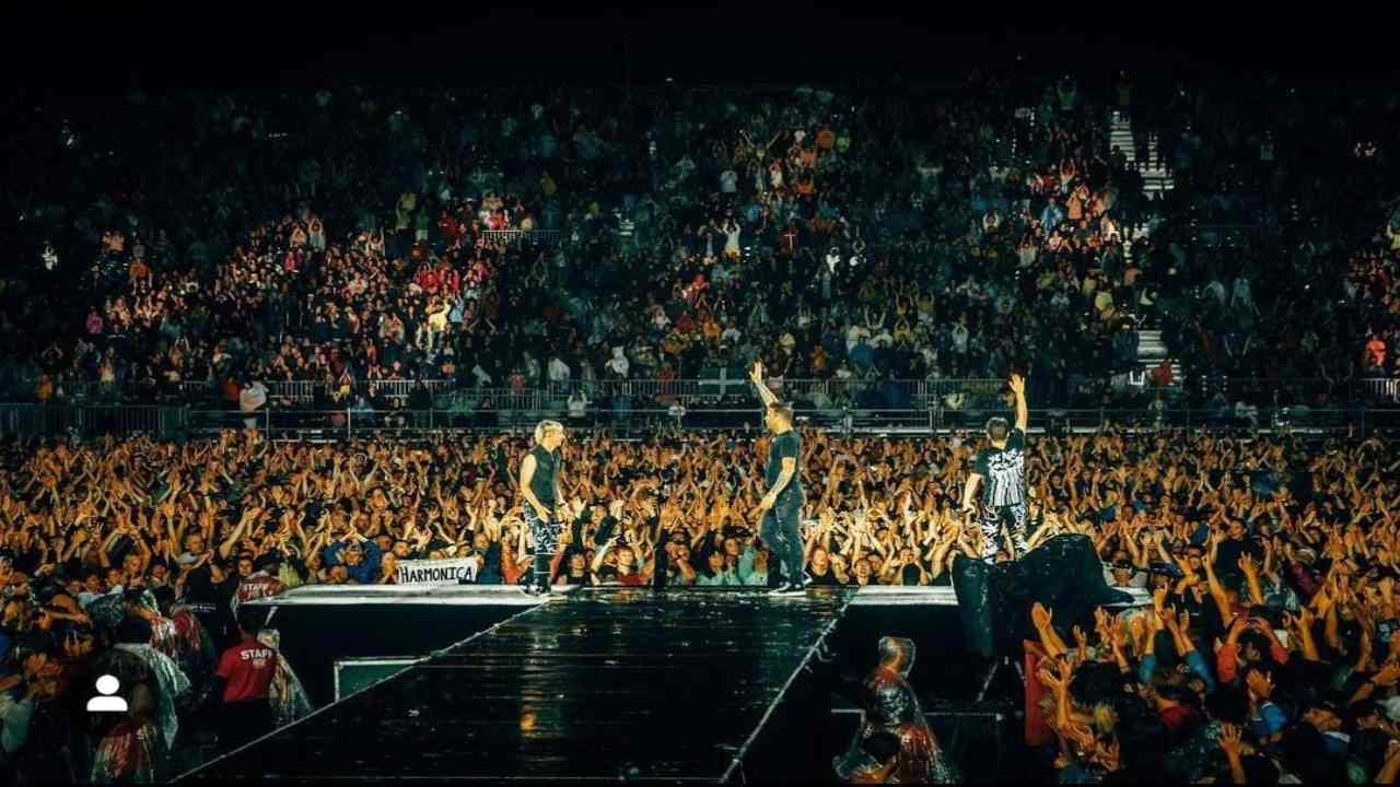 Posticipato per il caldo il concerto dei Muse a Roma. Rimodulati gli orari dell'evento previsto per domani, cosa sapere.