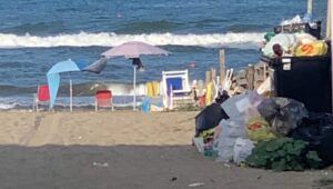 Rifiuti Ardea spiaggia