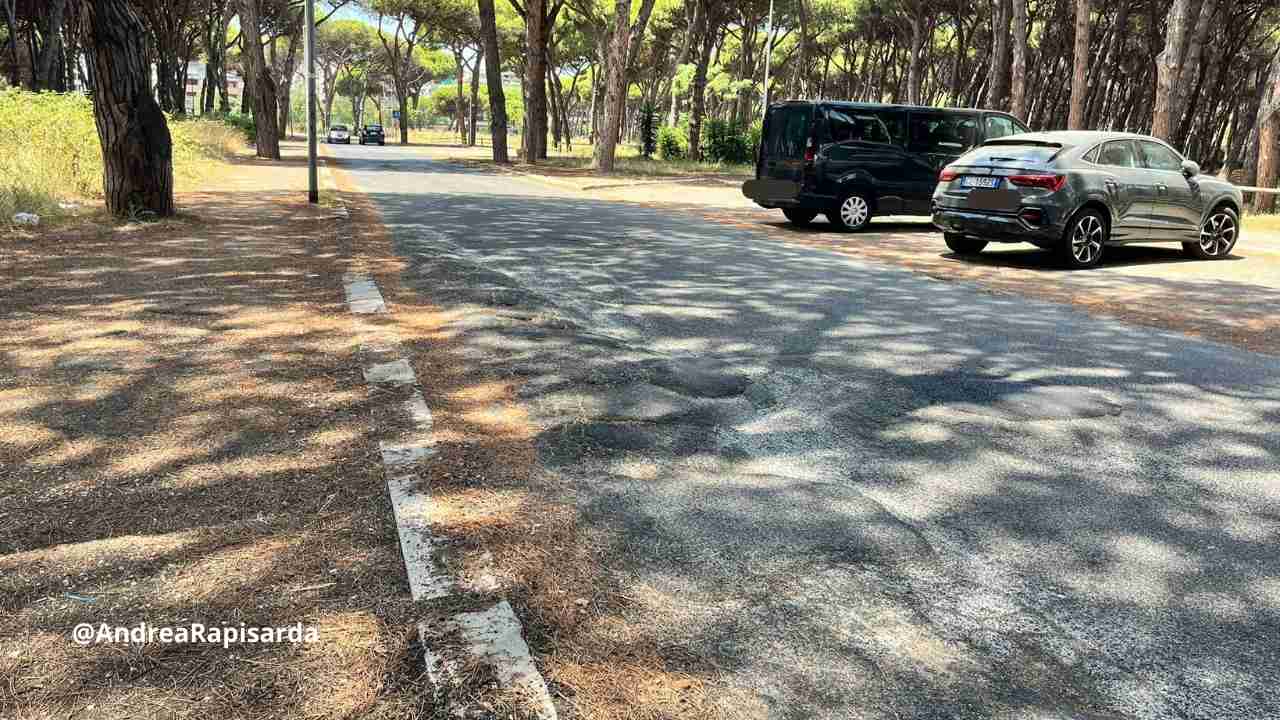 Strada dissestata a Ostia