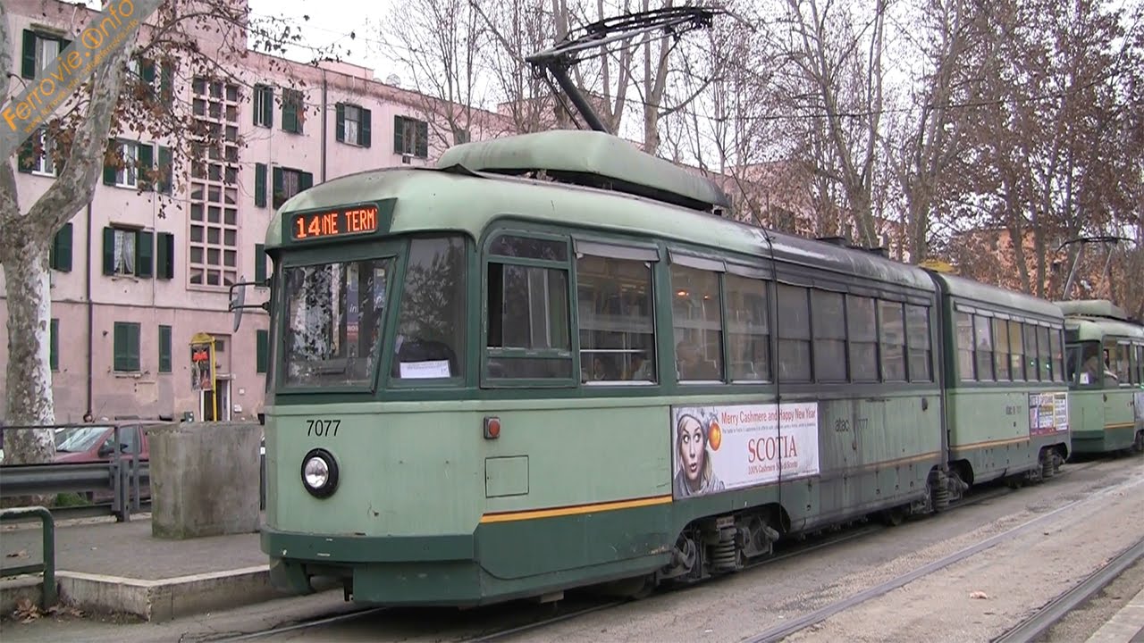 Protesta dei sindacati presso Atac per chiedere la dismissione dei tram più obsoleti che costringono i passeggeri a viaggi orrendi.