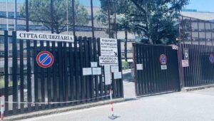 Fine della misura cautelare e disposizione di reintegro al lavoro per la giudice indagata per corruzione. Può tornare al Tar