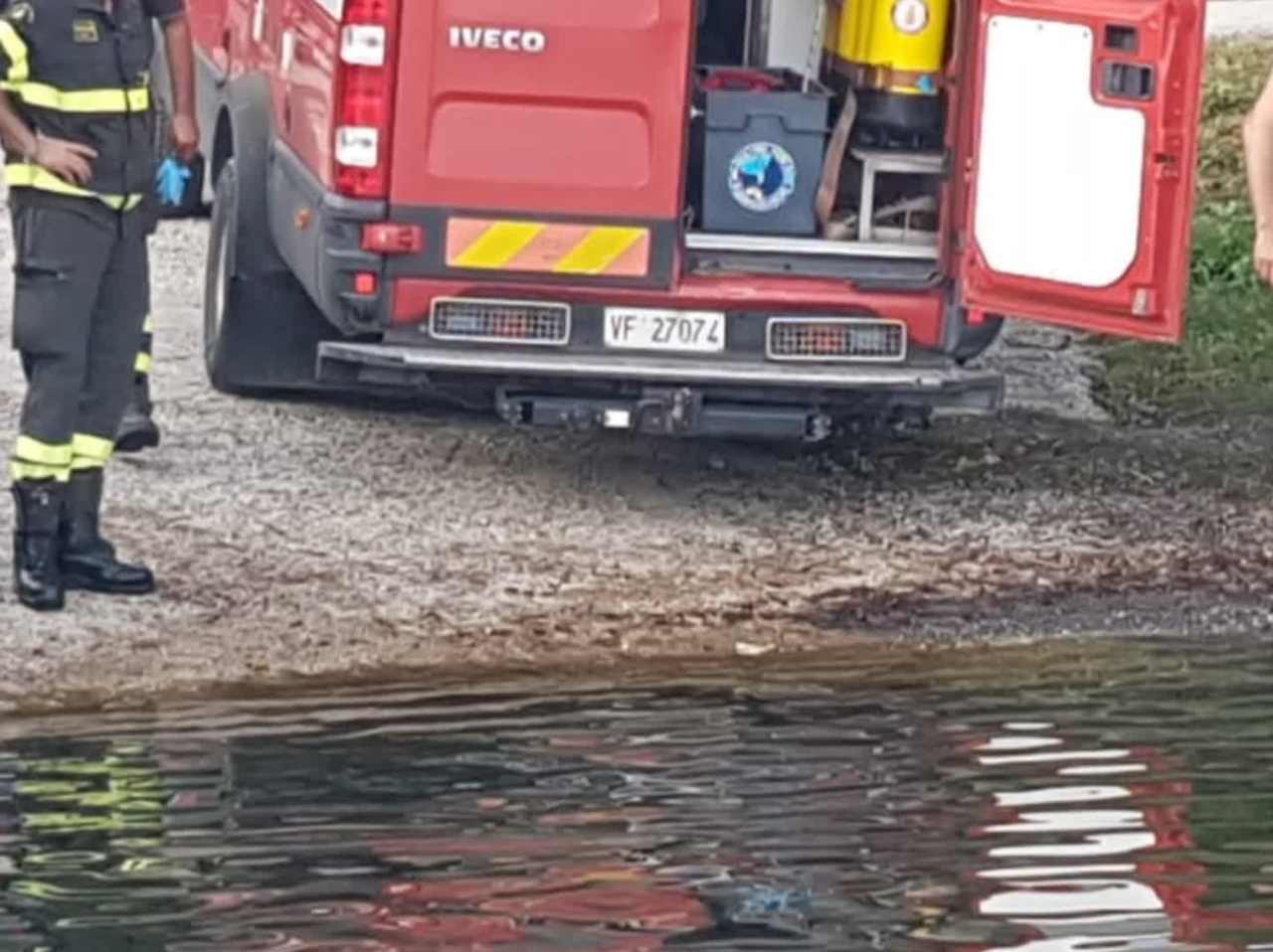 Vigili del Fuoco recuperano corpo 19enne dal lago di bracciano