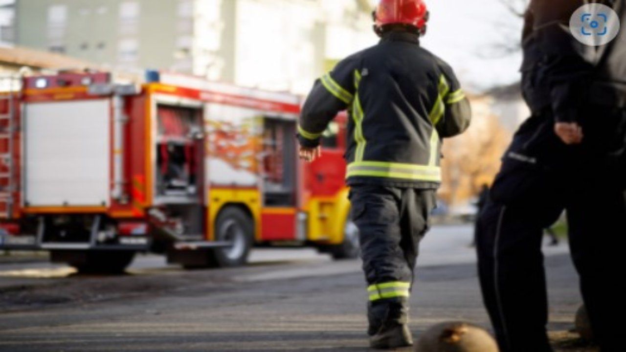 Incendio questo pomeriggio sulla Pontina, tra Pomezia e Castel Romano. Traffico e circolazione bloccata verso Roma, Vigili del Fuoco sul posto