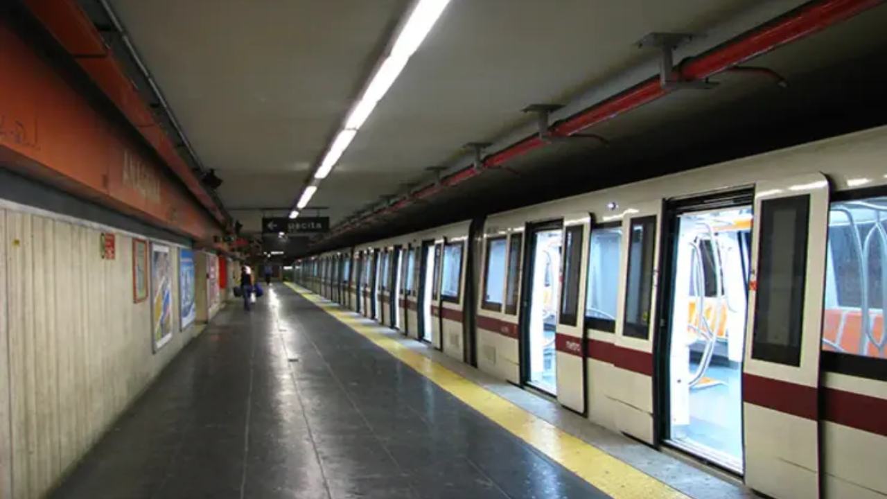 metro A ferma per lavori sui binari