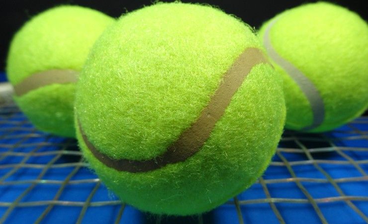 2 Palline Da Tennis Pretagliate Per Deambulatori E Mobili | Proteggi Pavimento In Legno E Tappeti | Antigraffio E Silenziose | Gialle