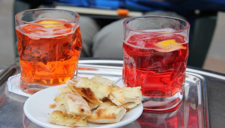 Spritz e stuzzichini all'ora dell'aperitivo