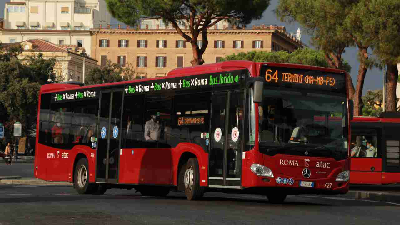 Autobus ATAC nel Centro di Roma