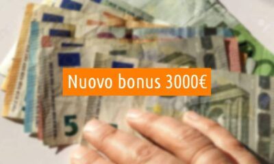 Banconote sul tavolo