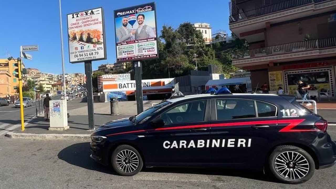 Carabinieri alla fermata metro Battistini