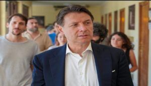 Lutto per l'ex premier Giuseppe Conte che questa mattina ha perso suo padre Nicola. L'uomo aveva 93 anni. Numerosi i messaggi di cordoglio