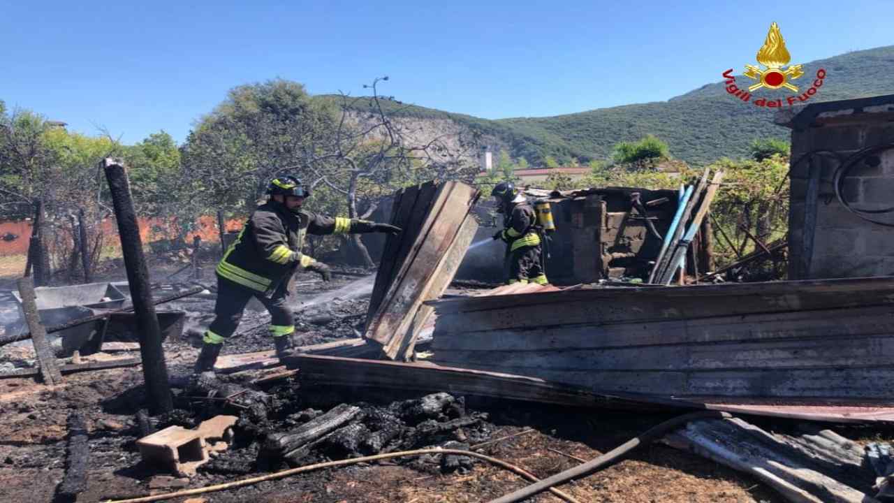 Incendio in un deposito attrezzi a San Felice Circeo