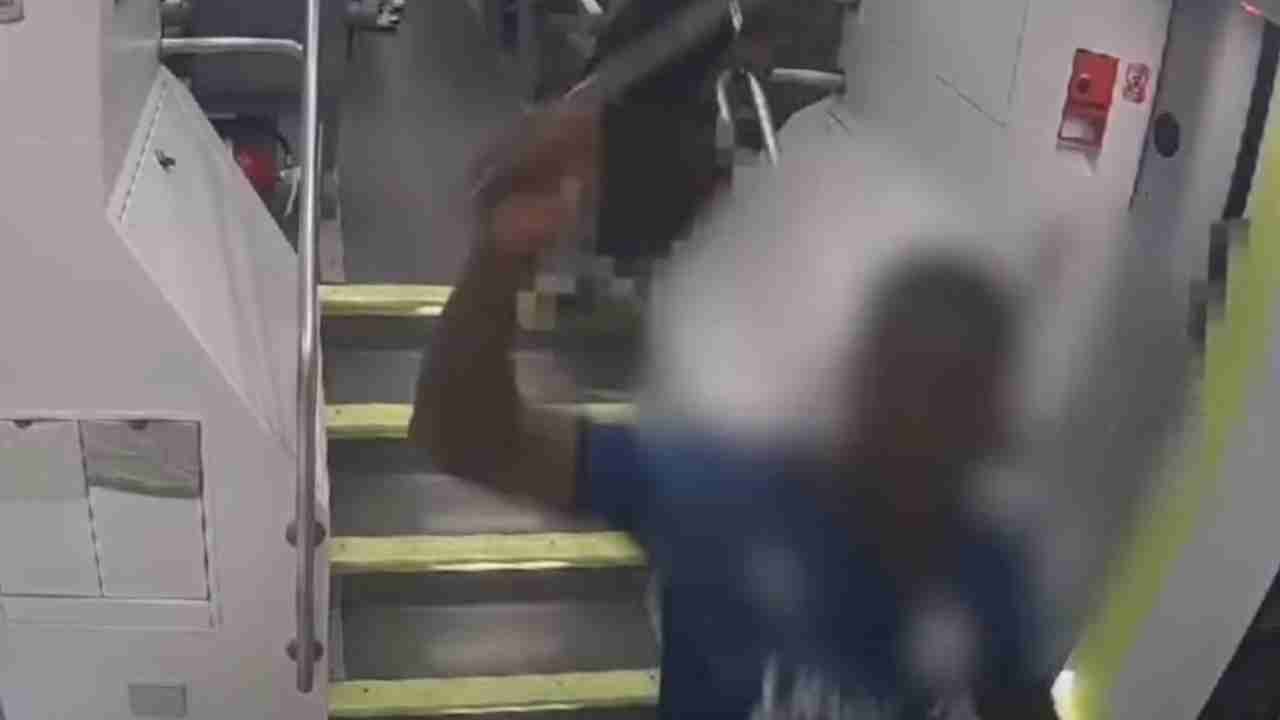 Ladro armato di machete sul treno Milano-Lecco