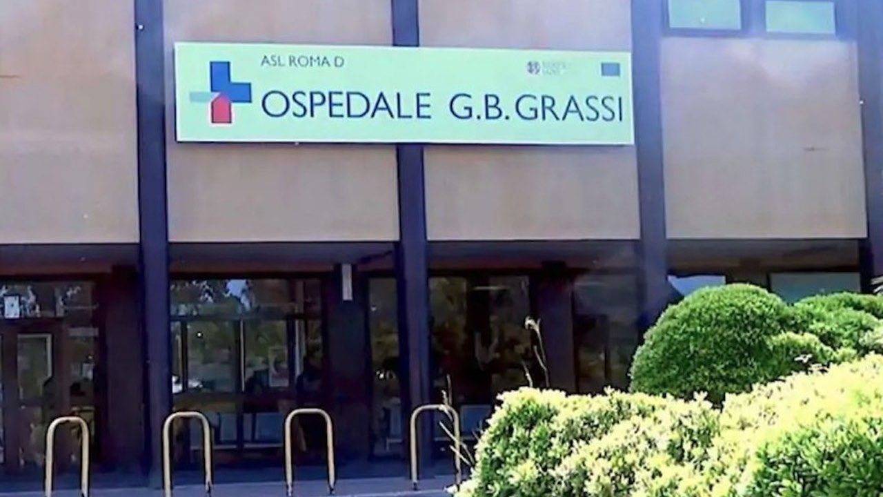 Ospedale Grassi a Ostia, paziente aggredisce il medico