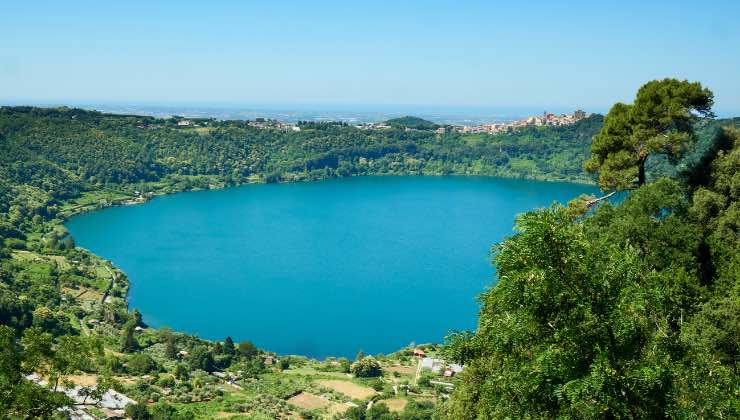 Percorso con vista lago Nemi