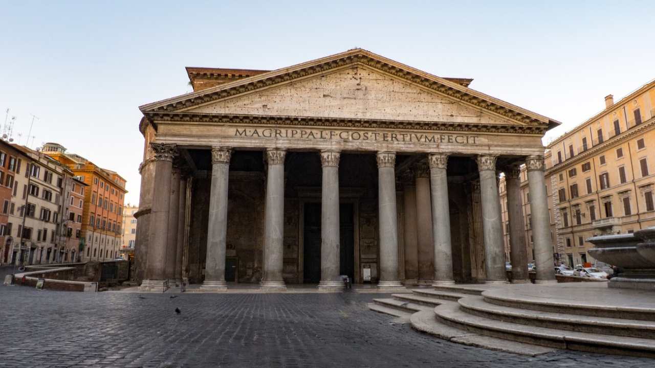 Sapevi che a Roma c'è un posto dove fare aperitivo a soli dieci euro proprio di fronte al Pantheon? Ecco qual è