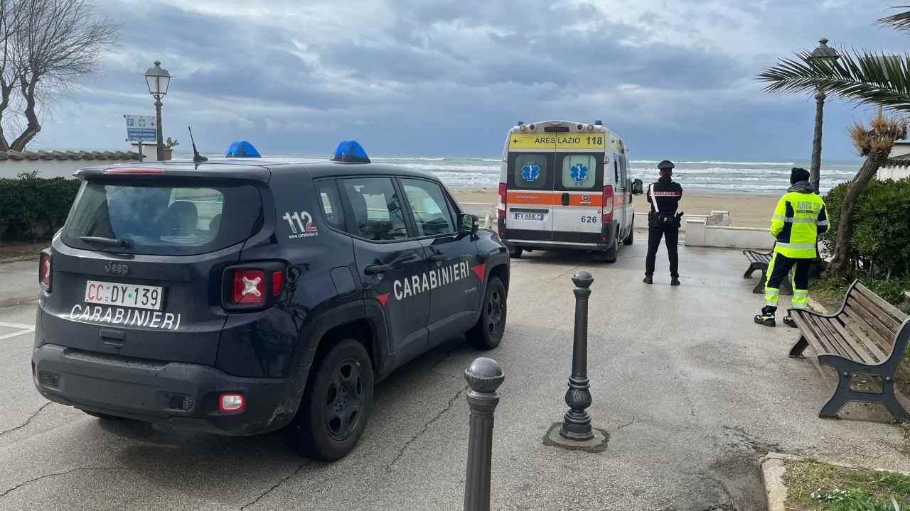 Ambulanza carabinieri Ardea