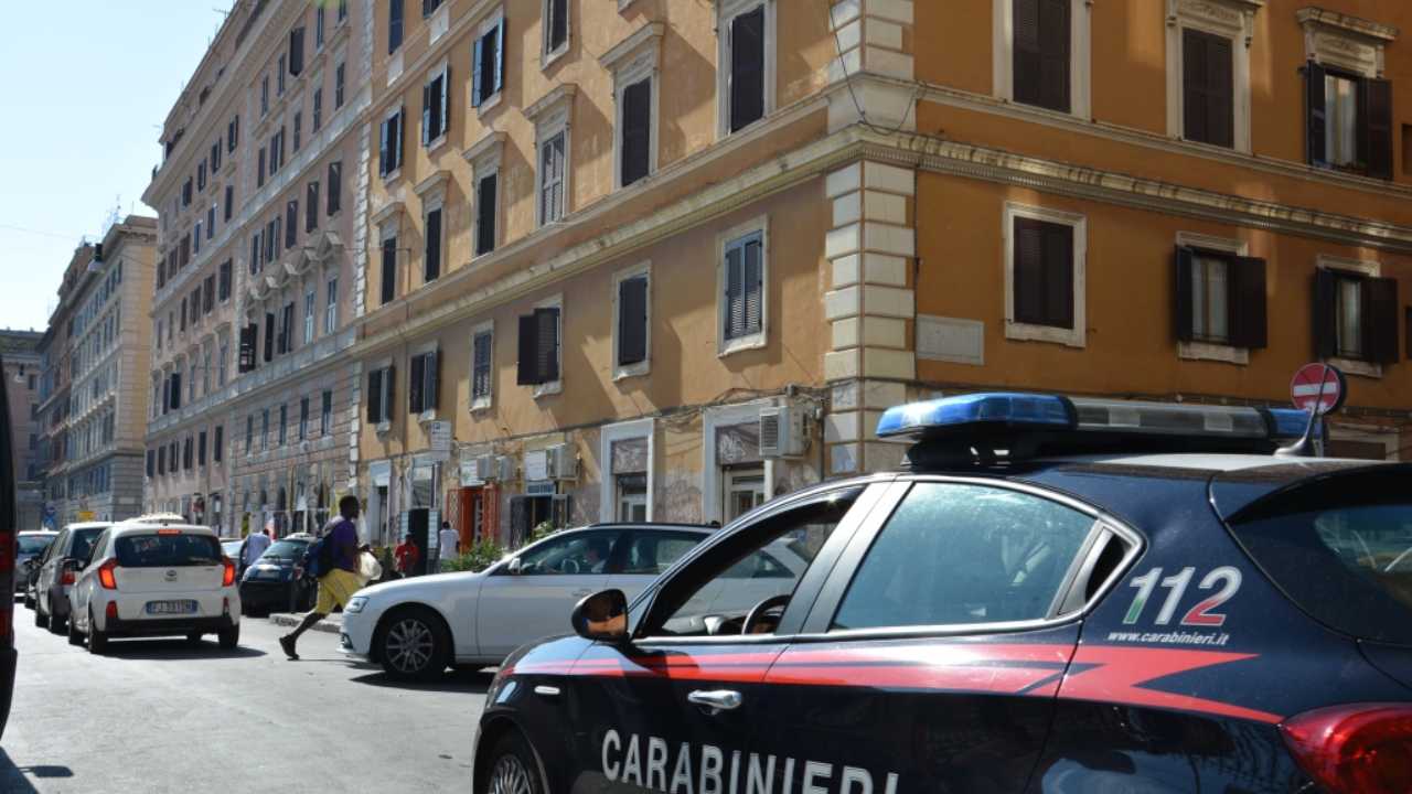 I controlli dei Carabinieri in zona Esquilino/ilcorrieredellacitta.com