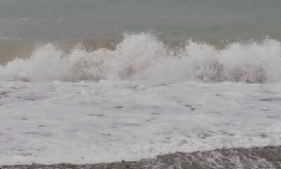 mamma e figli rischiano di annegare salvati da un poliziotto