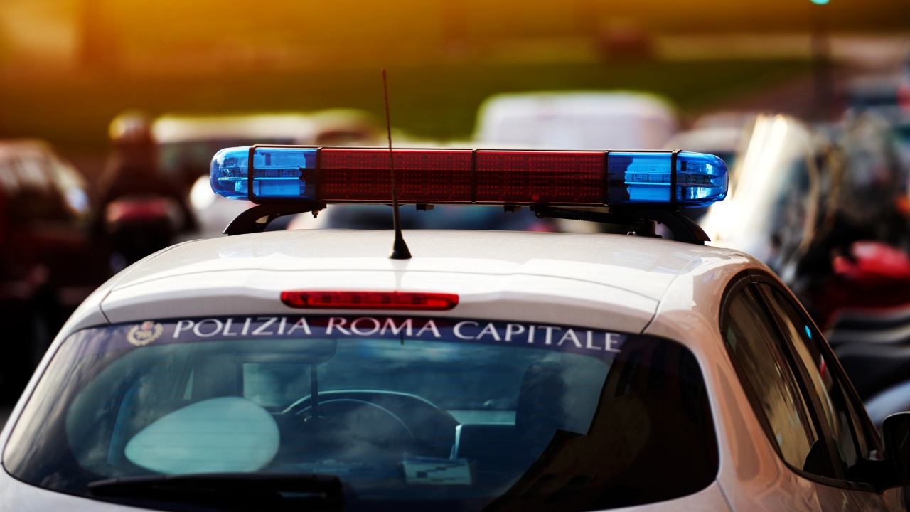 travolge e uccide una 42enne a Largo preneste caccia all'uomo