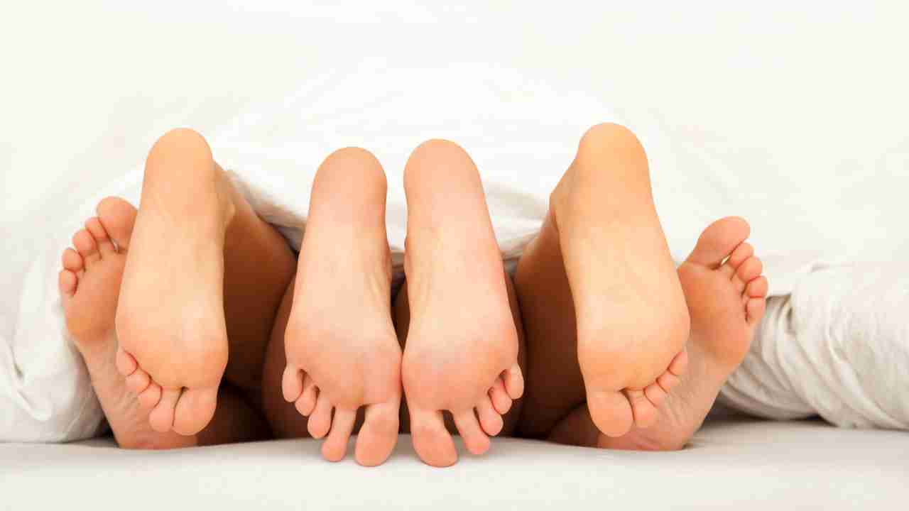 threesome a letto