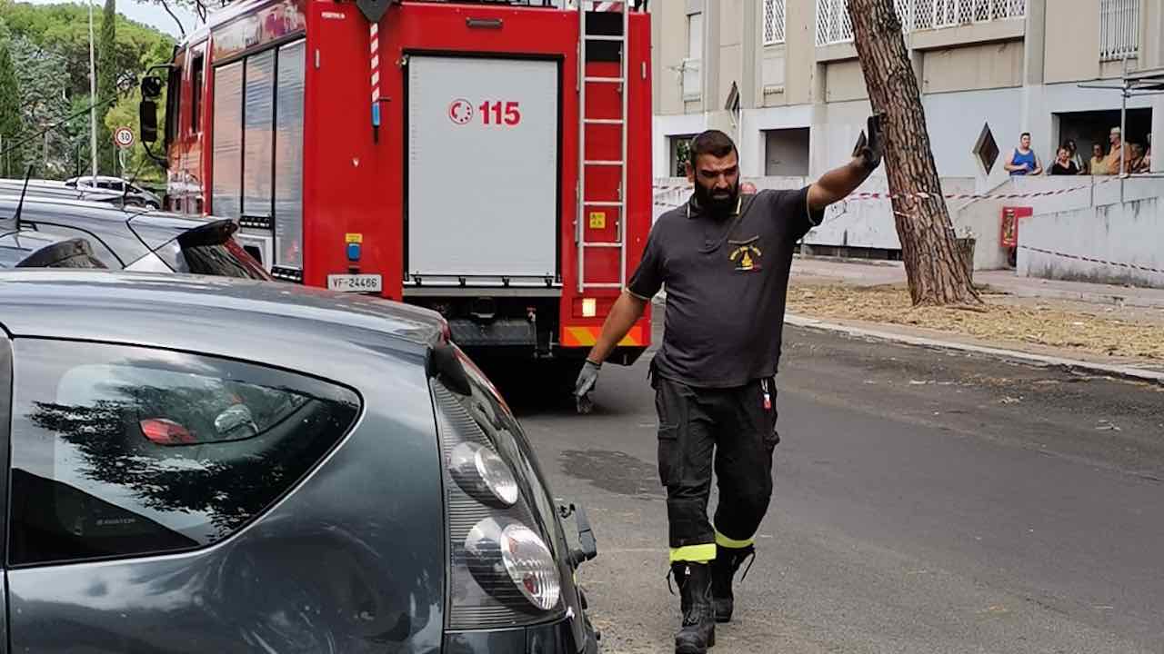 Cornicione caduto al Tiburtino Terzo