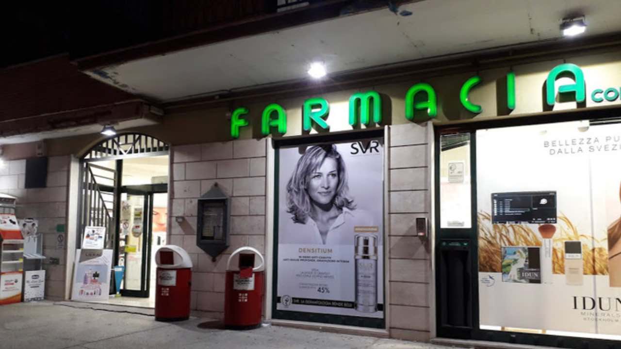 Furto di medicinali per le strade di Ciampino: ladre in fuga rincorse dalle farmaciste, lasciano la refurtiva in strada