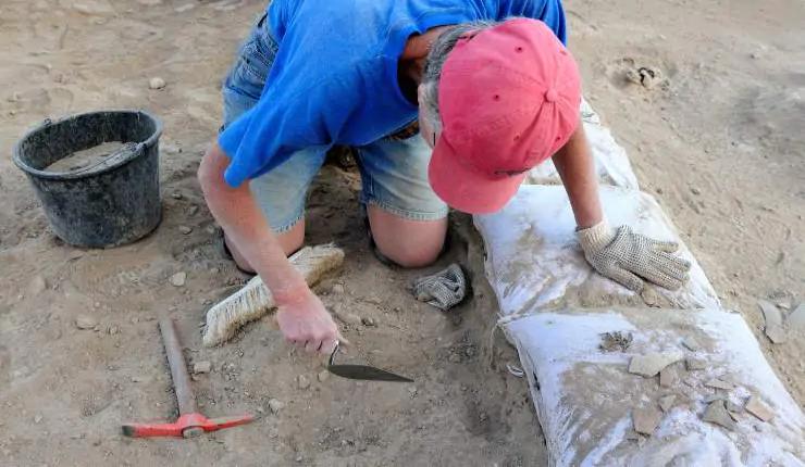Archeologo al lavoro