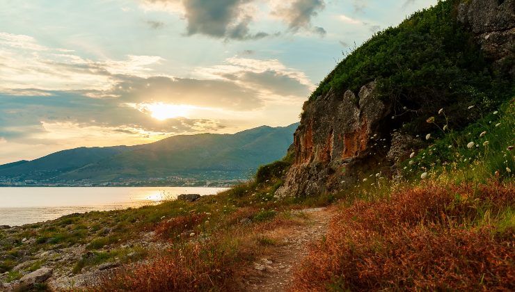 Vista sui monti Aurunci dalla riserva naturale del Monte di Scauri.