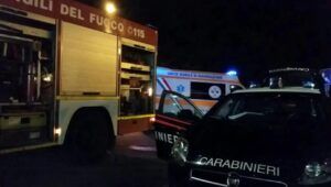 Carabinieri ambulanza vigili del fuoco notte