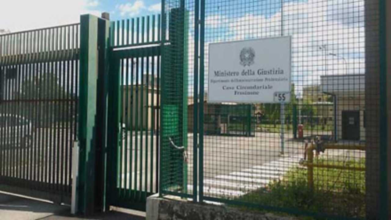 Il 30 agosto scorso un detenuto 35enne si è suicidato presso il carcere di Frosinone. La Procura ha aperto una indagine.