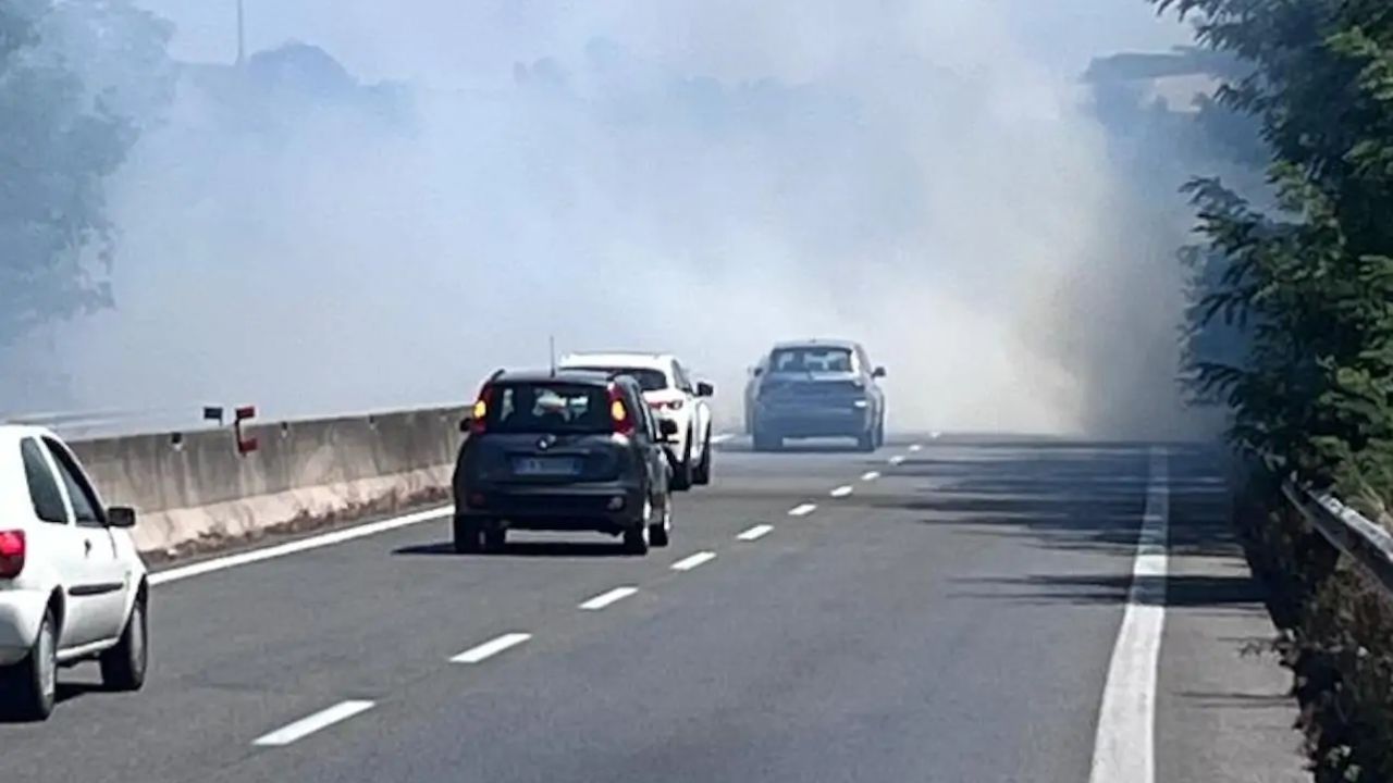 Incendio sulla Pontina